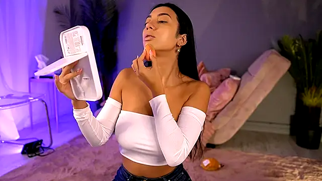 BetsyGonzale online show from September 11, 2025, 4:12 am