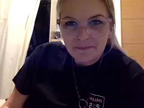 Snapshot of vanillesoumise chatting on September 14, 2025, 7:14 pm vanillesoumise online show from September 14, 2025, 7:14 pm