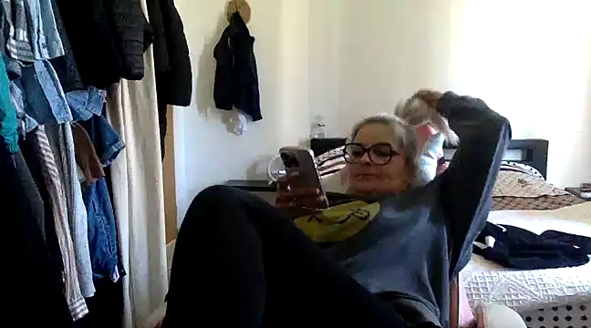 Snapshot of vanillesoumise chatting on March 18, 2025, 12:39 pm vanillesoumise online show from March 18, 2025, 12:39 pm