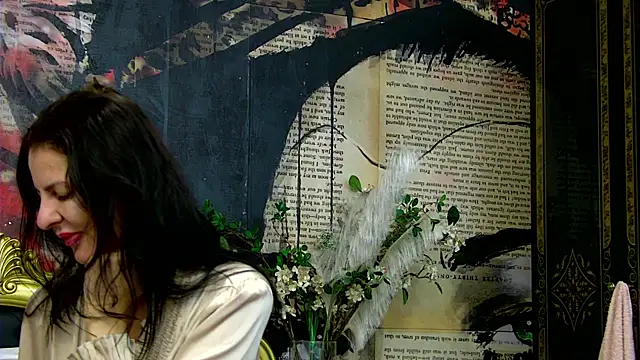 TessaKlarn online show from October 25, 2025, 5:39 am