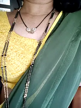 anuradha1432 online show from June 15, 2026, 11:43 am
