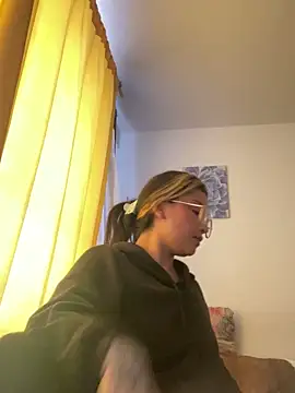 baby lizy online show from October 9, 2025, 8:42 pm