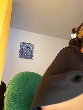 baby lizy online show from October 13, 2025, 7:59 pm