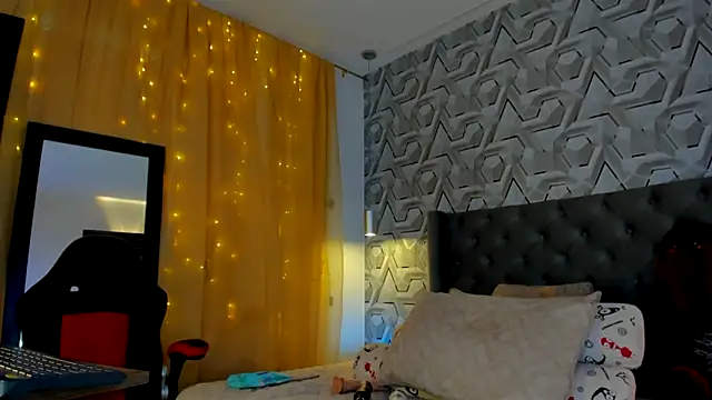 Sophiee Hill online show from September 12, 2025, 9:03 pm