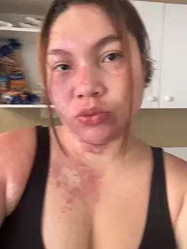 WhiteWomen online show from November 5, 2025, 4:43 pm