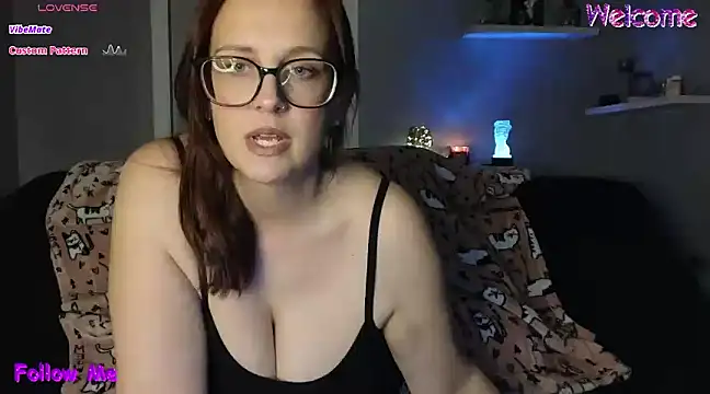 Snapshot of TheBustyHouseWife chatting on January 18, 2025, 3:53 am TheBustyHouseWife online show from January 18, 2025, 3:53 am