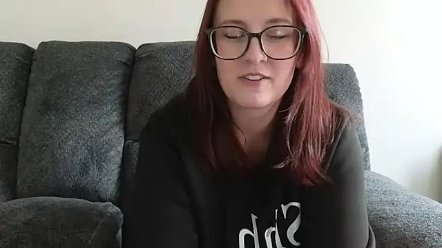 Snapshot of TheBustyHouseWife chatting on December 4, 2025, 5:45 pm TheBustyHouseWife online show from December 4, 2025, 5:45 pm