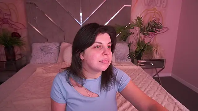 MirandaWong online show from February 3, 2026, 5:49 am