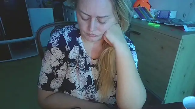 Meliss Official9 online show from October 7, 2025, 5:58 pm