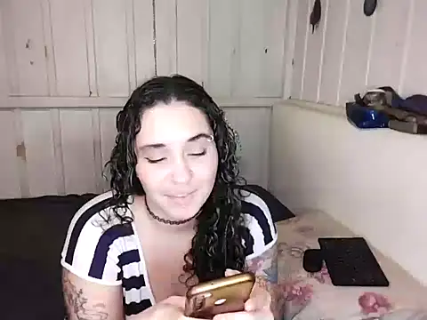 Snapshot of Rosaselvagem chatting on January 16, 2025, 12:12 am Rosaselvagem online show from January 16, 2025, 12:12 am