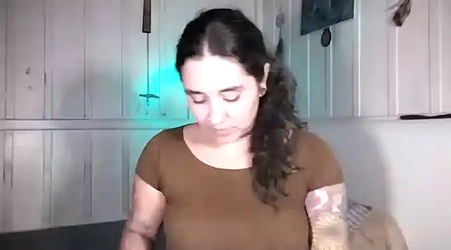 Snapshot of Rosaselvagem chatting on December 19, 2024, 8:34 pm Rosaselvagem online show from December 19, 2024, 8:34 pm