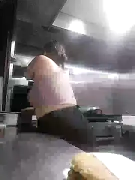 Snapshot of Rosaselvagem chatting on December 12, 2024, 12:59 am Rosaselvagem online show from December 12, 2024, 12:59 am