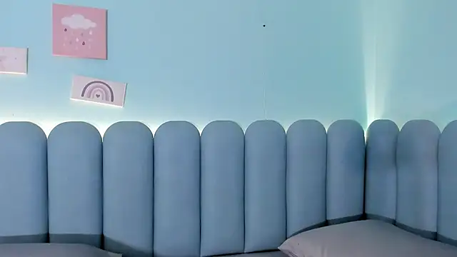 curvy rousi online show from October 23, 2025, 11:42 am