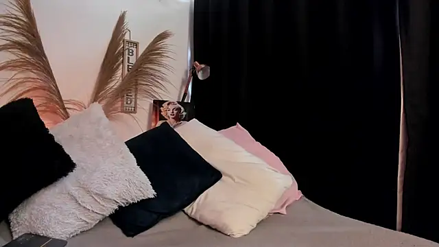 Snapshot of Serenity_Day chatting on November 13, 2025, 6:23 pm Serenity Day online show from November 13, 2025, 6:23 pm