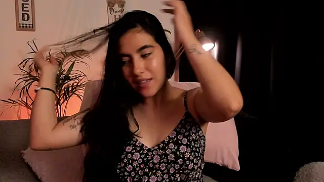 Snapshot of Serenity_Day chatting on February 15, 2025, 1:21 am Serenity Day online show from February 15, 2025, 1:21 am