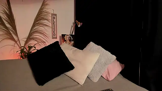 Snapshot of Serenity_Day chatting on September 9, 2025, 1:05 am Serenity Day online show from September 9, 2025, 1:05 am