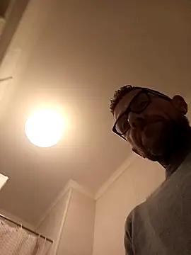 jonyfree1978 online show from December 19, 2025, 11:40 pm