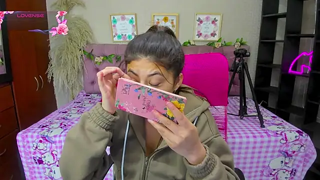 Lia Keen online show from September 25, 2025, 1:06 pm