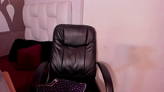 ssofia 25 online show from October 27, 2025, 3:07 am