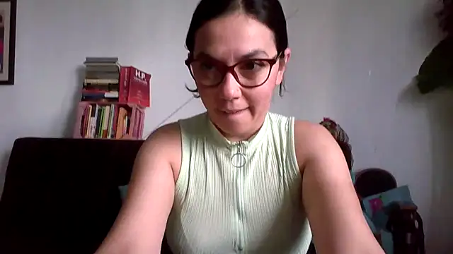 Tiramisu89 online show from October 17, 2025, 8:32 pm