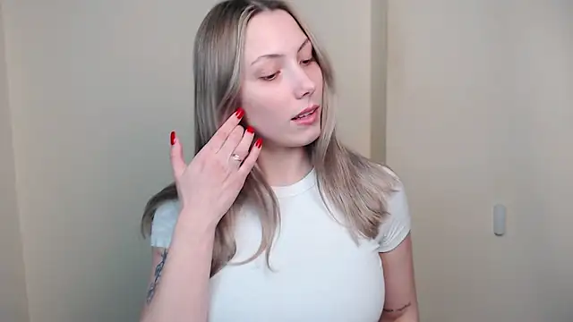 VanessaMay  online show from April 13, 2026, 4:22 pm