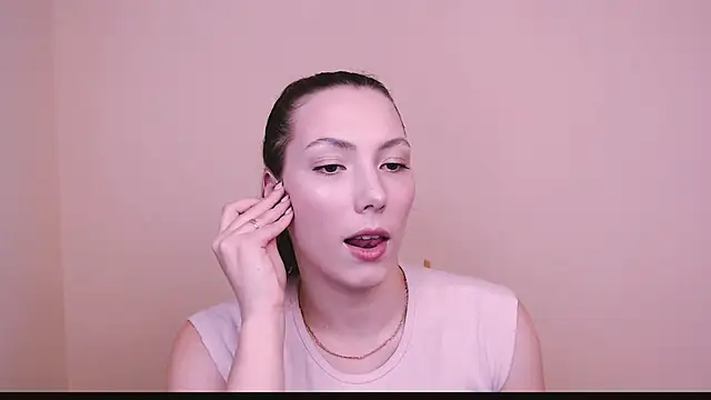 VanessaMay  online show from February 13, 2025, 6:05 pm