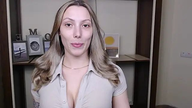 VanessaMay  online show from April 22, 2026, 4:47 pm