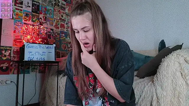 LittleLeen online show from September 9, 2025, 3:32 pm