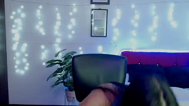 NatalyEscobar lx online show from April 16, 2026, 1:56 pm