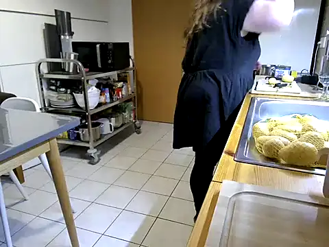 MarthaBriest online show from November 27, 2025, 6:47 am