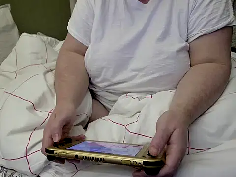 MarthaBriest online show from November 3, 2025, 3:56 am