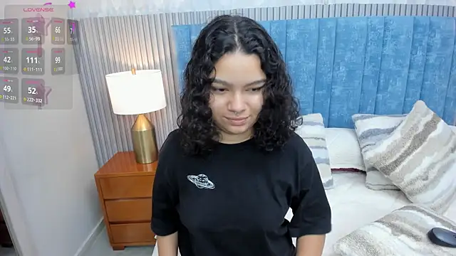 pretty sunlight  online show from October 4, 2025, 1:51 am