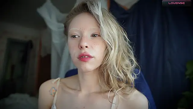  Phantom thread  online show from September 11, 2025, 9:20 am