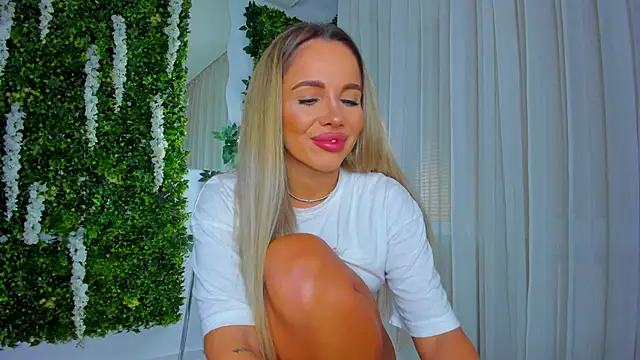 VivienCarter online show from October 8, 2025, 4:08 pm