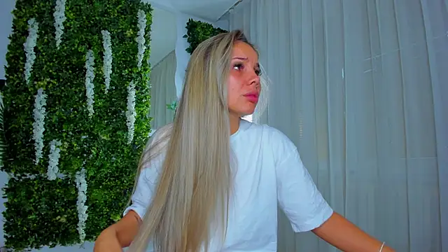 VivienCarter online show from October 3, 2025, 2:07 pm