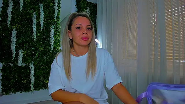 VivienCarter online show from September 30, 2025, 1:50 pm