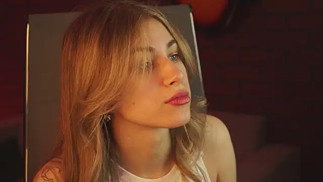 EllieCutes online show from March 4, 2025, 3:33 am