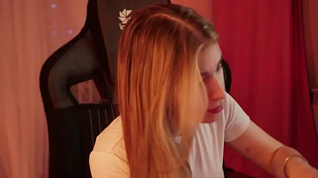 EllieCutes online show from March 22, 2025, 9:02 am