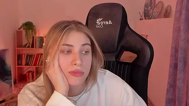 EllieCutes online show from March 20, 2025, 11:49 am