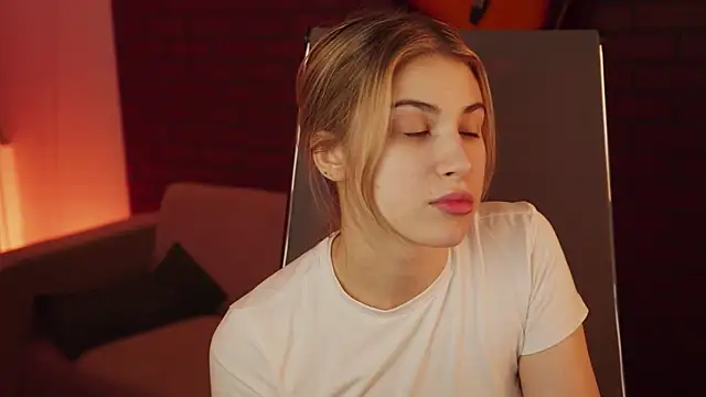 EllieCutes online show from March 17, 2025, 5:23 am