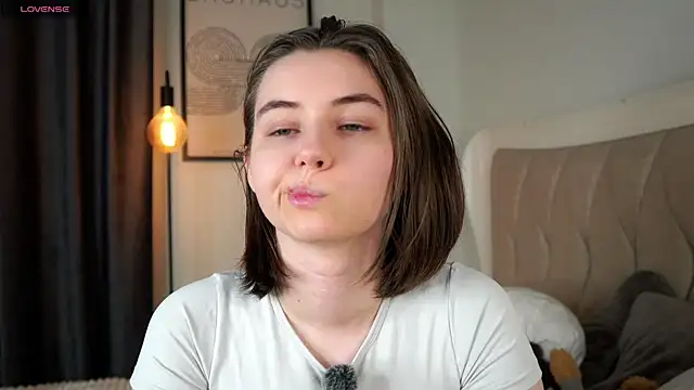 Snapshot of MeghanElson chatting on June 3, 2026, 2:55 pm MeghanElson online show from June 3, 2026, 2:55 pm