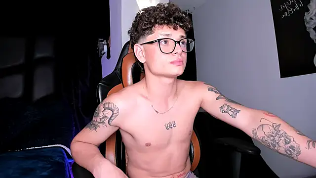 Snapshot of LexieandNate chatting on February 24, 2025, 2:51 am LexieandNate online show from February 24, 2025, 2:51 am