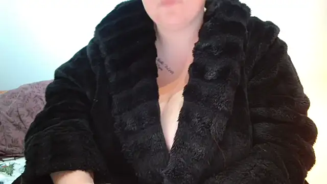 Snapshot of busty-bella1 chatting on January 7, 2026, 11:37 am busty-bella1 online show from January 7, 2026, 11:37 am