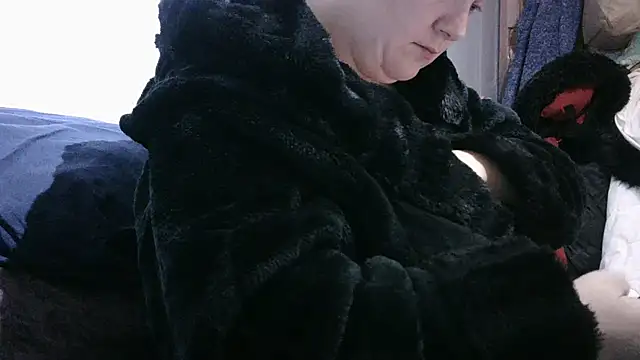 Snapshot of busty-bella1 chatting on October 21, 2025, 10:14 am busty-bella1 online show from October 21, 2025, 10:14 am