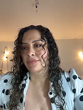 Elizabeth Dupont online show from October 29, 2025, 7:02 pm