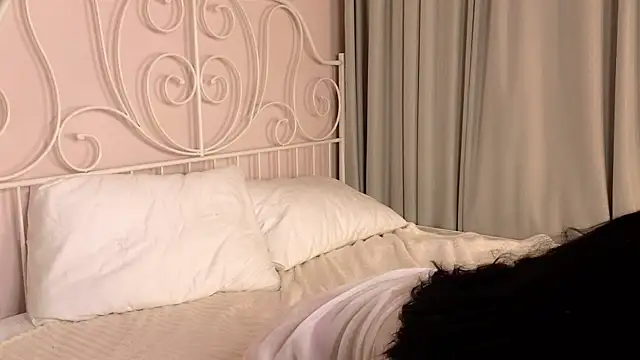 WildaBendell online show from February 17, 2025, 5:55 pm