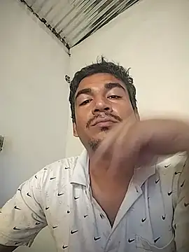 ArmandoDG18 online show from July 4, 2026, 3:38 pm