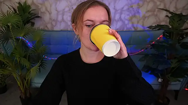 MaribelRiverr  online show from October 11, 2025, 5:41 am