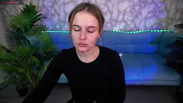 MaribelRiverr  online show from October 6, 2025, 5:52 am