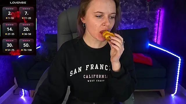 MaribelRiverr  online show from March 16, 2025, 9:27 am